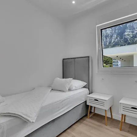 Apartment Knezovic With Sea View Makarska